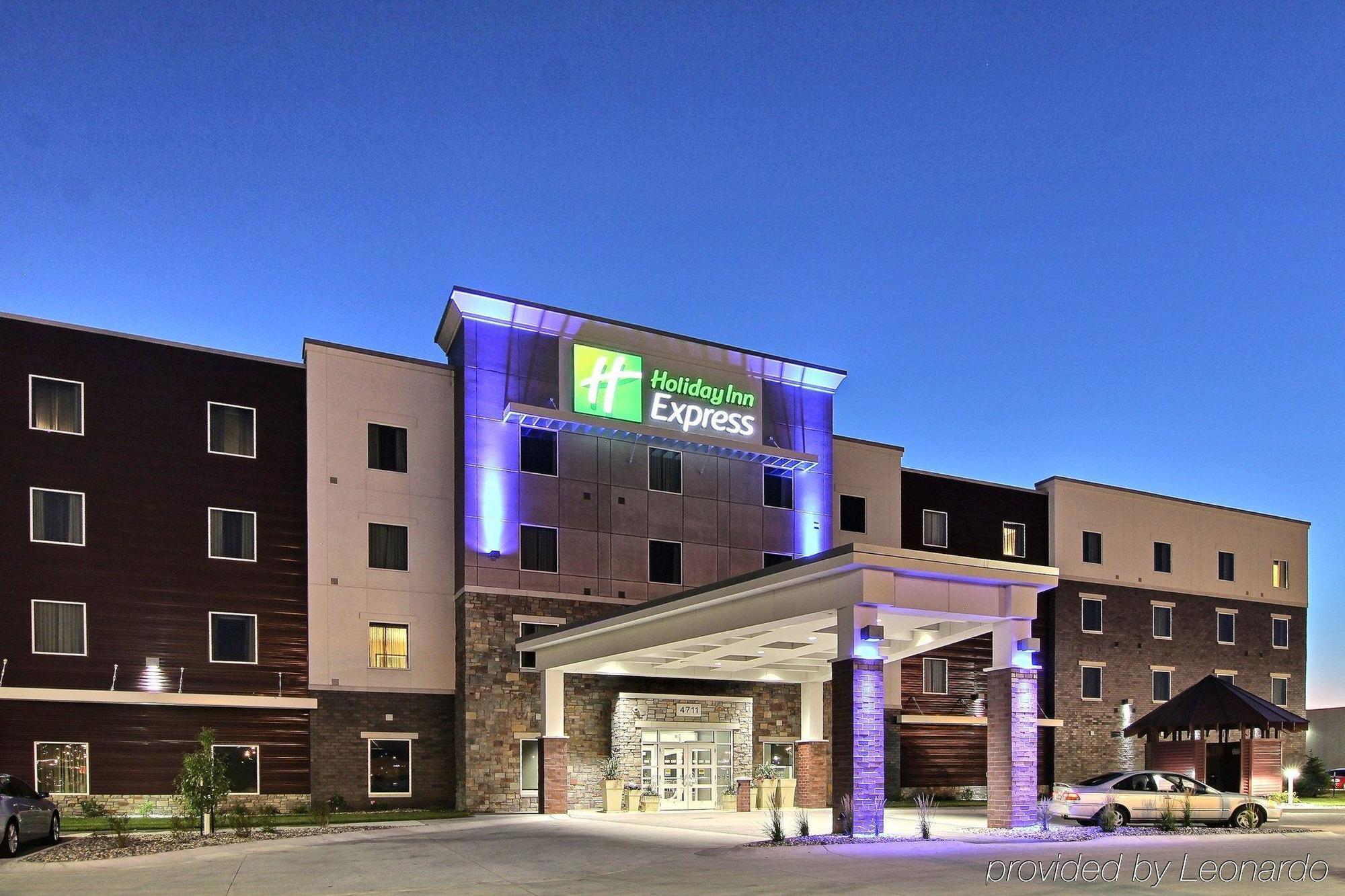 Holiday Inn Express Fargo Sw I94 Medical Center, An Ihg Hotel Exterior foto